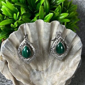 NWT Malachite Earrings in Silver Tone Magnetic Setting Boho ETHNIC Green